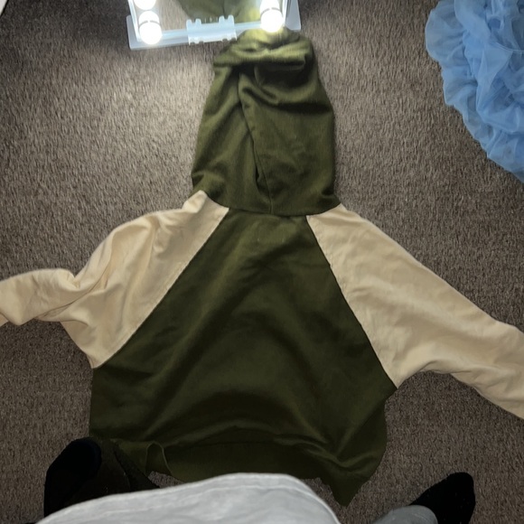 Urban Outfitters Army Green and Cream cropped hoodie - Picture 5 of 5